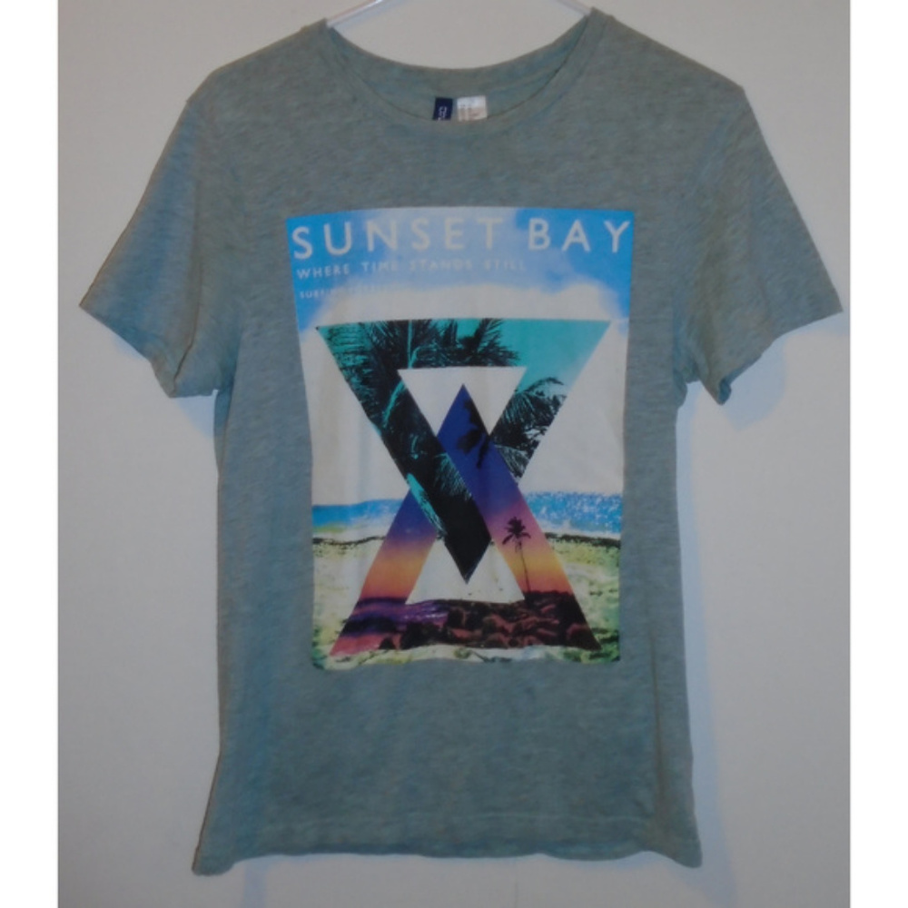 Divided XS Sunset Bay Surfer Graphic Tee Shirt